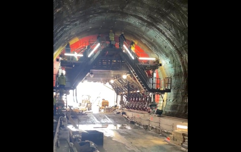 Lucrările la tunelurile Daniela și Alina de pe secțiunea 4 a Autostrăzii Sibiu-Pitești avansează. S-au forat peste 2 km