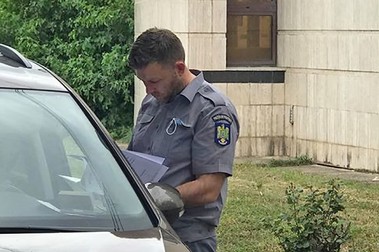 Nici polițiștii de frontieră care verifică documentele nu poartă măști de protecție