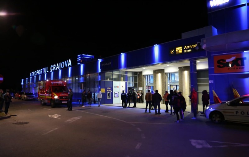 Pasagerii și echipajul unei curse Milano-Craiova au fost lăsați să plece acasă. Autoritățile anunțaseră, inițial, că îi duc într-un campus izolat