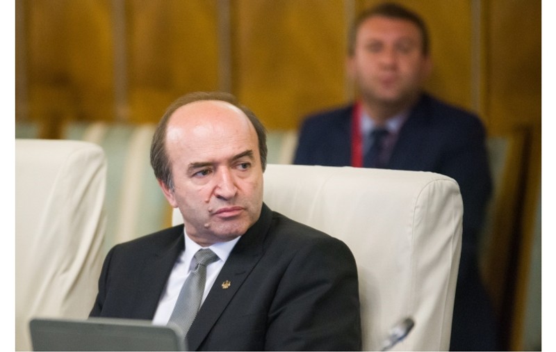 Asociațiile de studenți și elevi resping pragul de 30 de ani pentru intrarea în magistratură; Ce îi reproșează ministrului Tudorel Toader