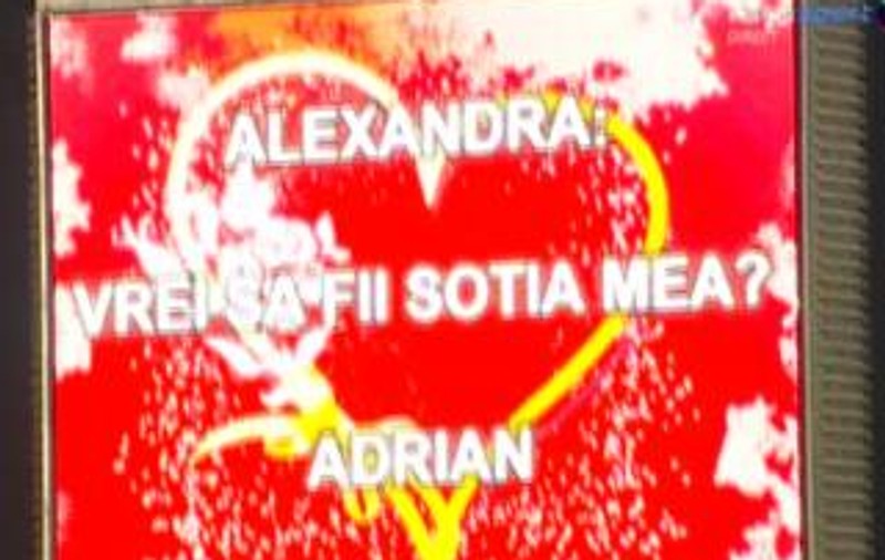 Cerere în CĂSĂTORIE la meciul CFR Cluj-Steaua. Surpriza de care a avut parte o tânără, când s-a uitat la tabela de marcaj!
