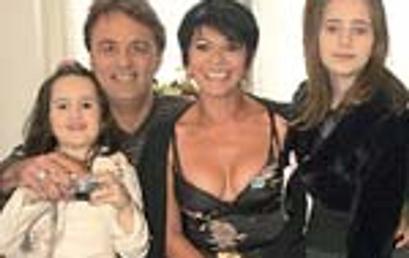 Elena Carstea vrea sa-si ia fetele in SUA