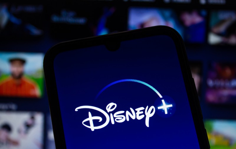 Disney bagă un miliard de dolari în OpenAI și permite folosirea personajelor sale în ChatGPT și Sora