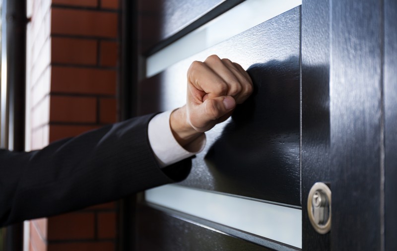 Fiscul va lipi pe ușa casei sau firmei deciziile, notificările și somațiile refuzate de contribuabili | Proiect de lege