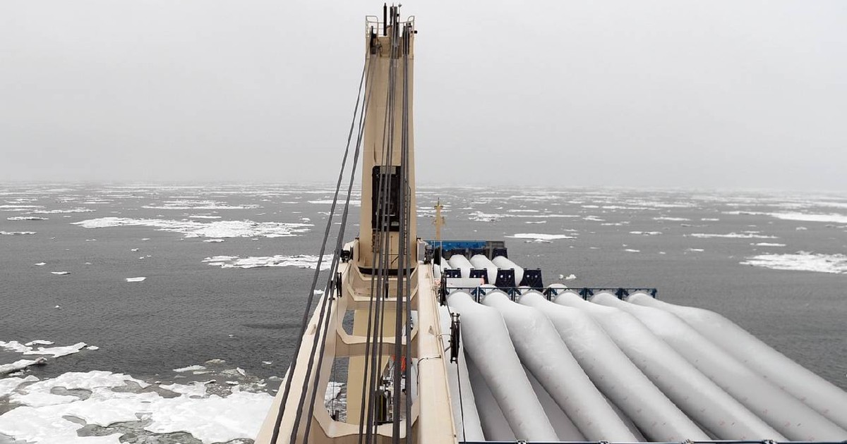 O navă chinezească navighează printre ghețari pe Drumul Mătăsii Polar, planul B al Chinei pentru comerțul global