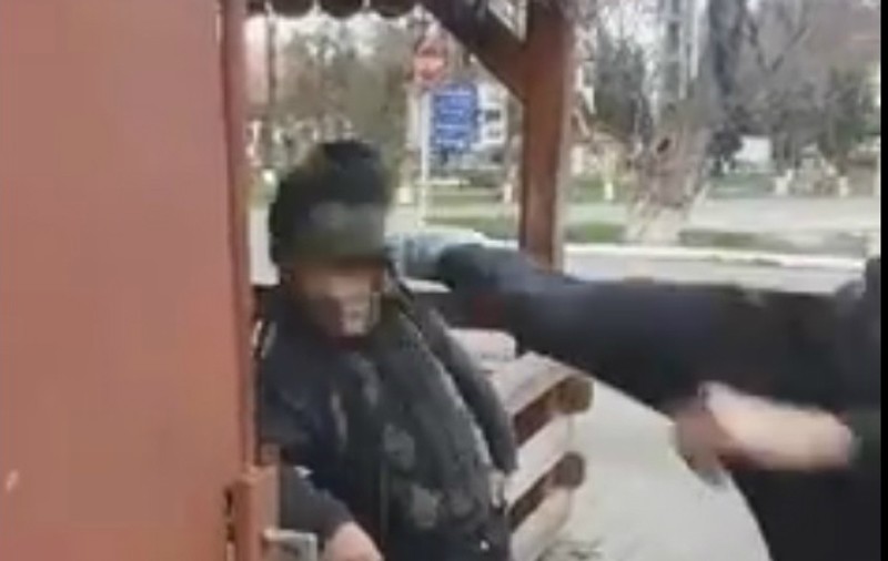 Un bătrân a fost bătut de un adolescent cu un comportament deviant. Scene de-o cruzime uluitoare în județul Mureș