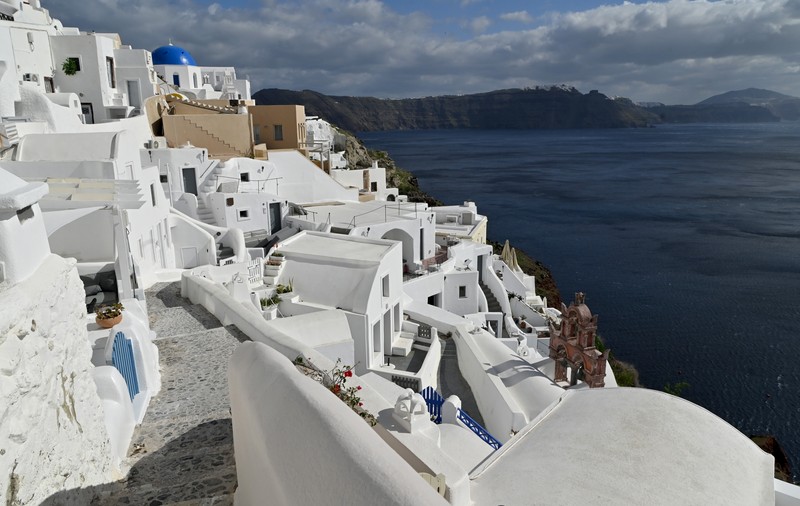Vile fantomă în Santorini, curse cu taxiul de 175 de euro și note de plată umflate la restaurante: țepele pe care le pot lua turiștii în Grecia