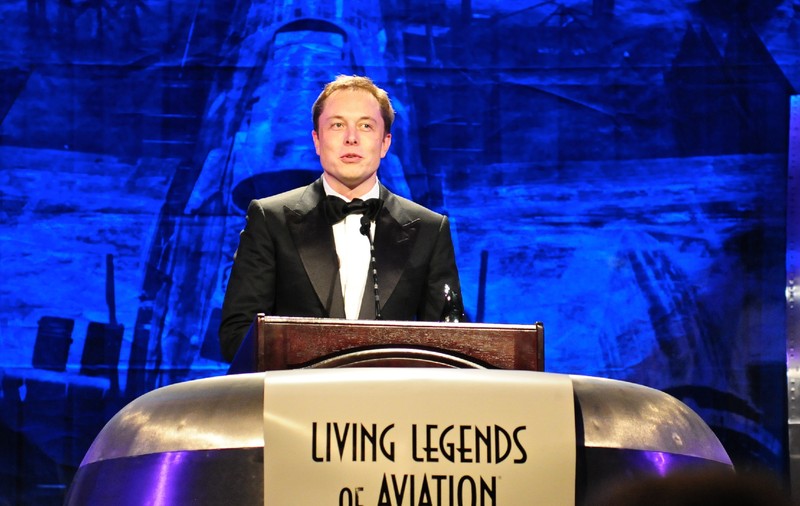 VIDEO / Elon Musk a fost introdus în galeria inventatorilor celebri din Star Trek, alături de frații Wright și Zefram Cochrane, ”inventatorul” motorului superluminic