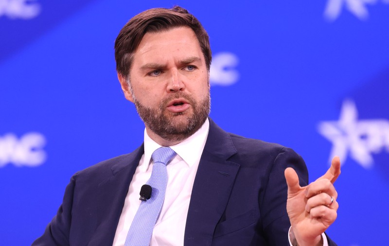 „Mișcarea de putere” făcută de J.D. Vance care îl favorizează pentru a fi următorul candidat republican la președinția SUA