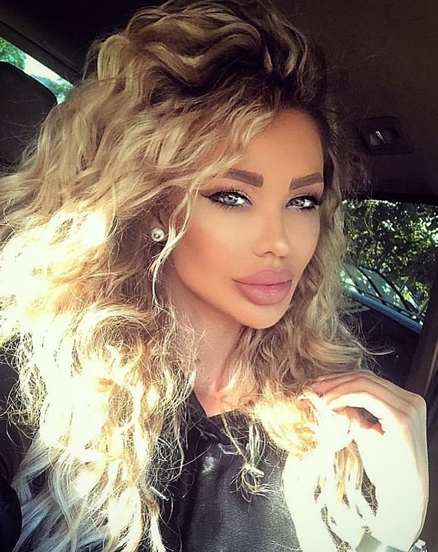 Momente tensionate între Bianca Drăgușanu și Alex Bodi, în cadrul unui eveniment. „Mă cert cu amanta soțului meu”