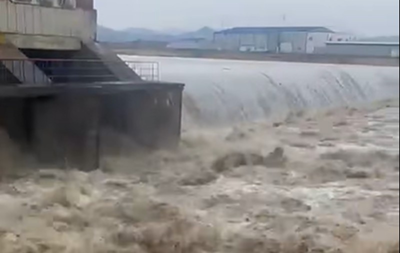 Viitura de pe Trotuș, „îmblânzită” de Hidroelectrica: Cum au salvat barajele Călimănești și Movileni localitățile din aval