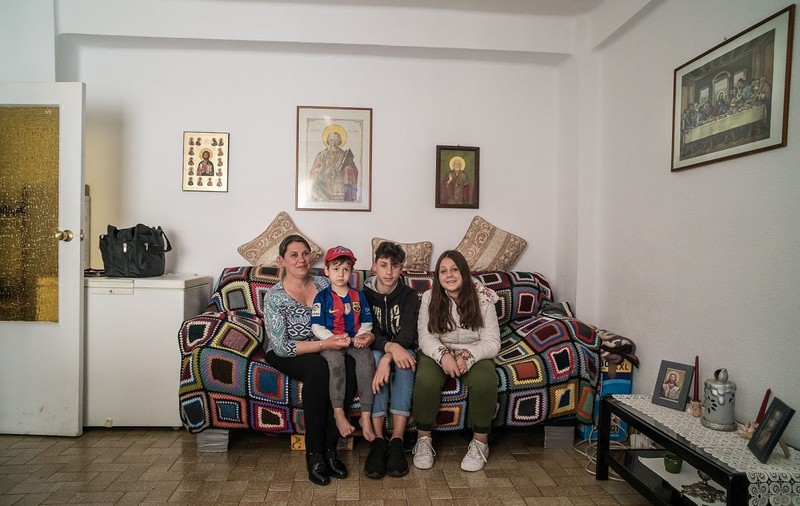 S-au interzis zborurile din Spania. Ce fac românii de acolo ne spun cei doi jurnaliști români care străbat Europa de un an