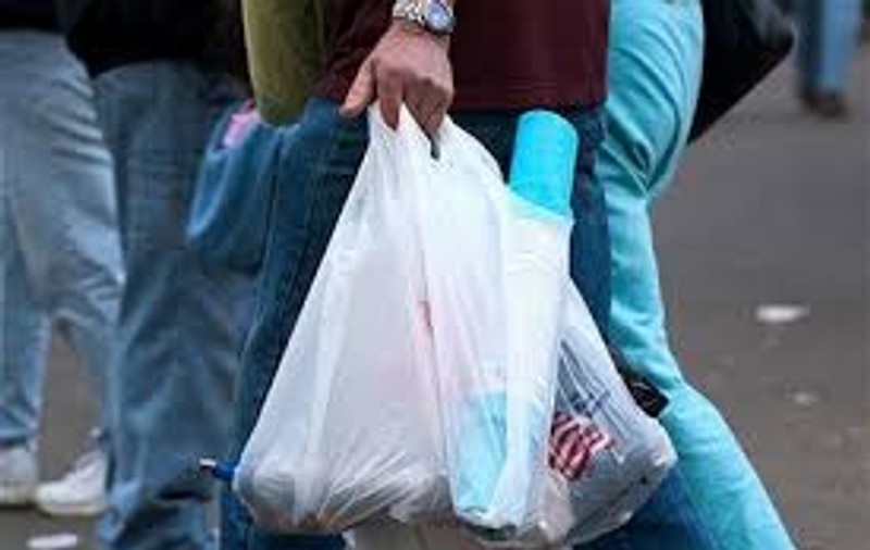 Pungile din plastic cu mâner, interzise în România, începând cu anul viitor; Vot final în Parlament