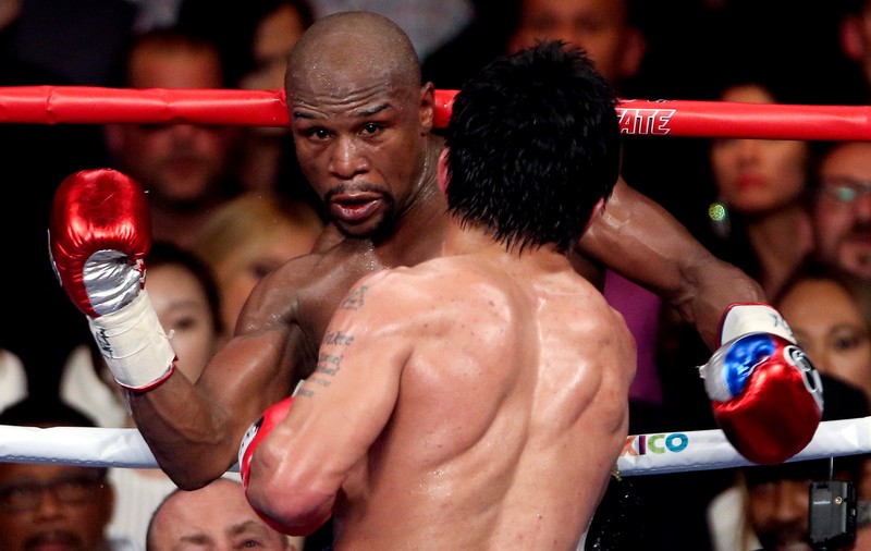 Un fotbalist, bănuit de viol! O minoră, filmată făcând sex în timp ce vedea Mayweather vs Pacquiao!