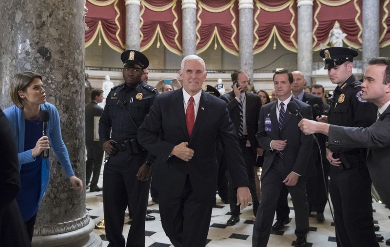 Senatul american a adoptat un nou plan de impozitare. Cea mai mare victorie a lui Trump de la preluarea mandatului