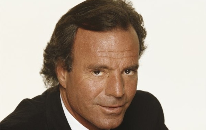 Julio Iglesias: ”Îi iubesc pe români, îi înţeleg foarte bine”