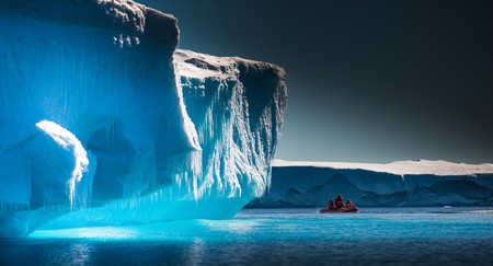 Oceanul Antarctic are multe aisberguri gigantice