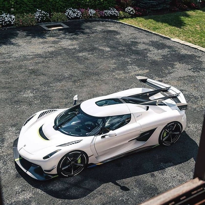 Koenigsegg CCXR Trevita costă nu mai puțin de cinci milioane de dolari