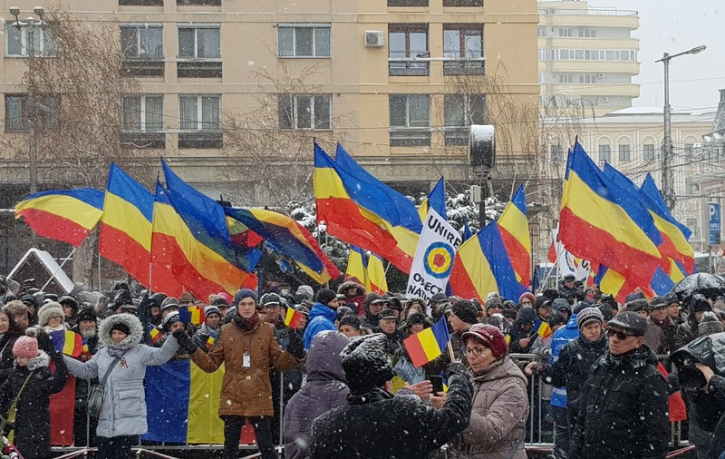 VIDEO&FOTO/ Ninsoare abundentă, huiduieli și discursuri anoste la Iași, în ziua Micii Uniri