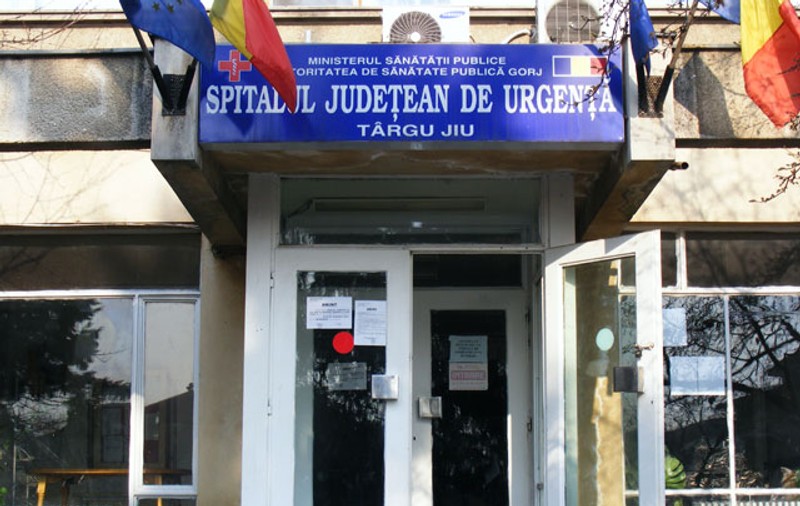 Un medic de la Spitalul Județean din Târgu Jiu a refuzat să consulte o pacientă. Dă vina pe "lipsa salarizării corespunzătoare"