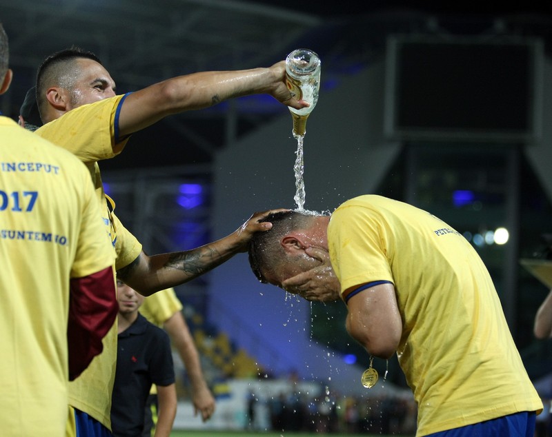 Cine promovează în Liga 3: Petrolul, Clujul, Farul, Oțelul și Progresul! Show incendiar la Ploiești | FOTO&VIDEO