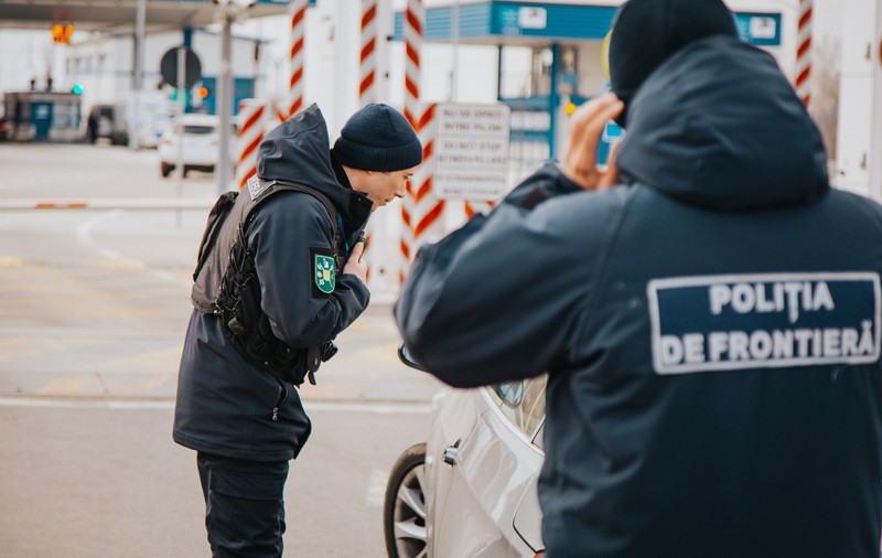 Mașina de serviciu a șefului Autorității pentru Digitalizarea României, confiscată la vama cu Moldova, pentru că era furată. A fost folosită de 4 instituții din România