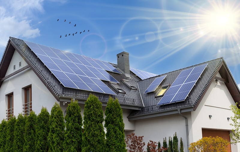 Cum se dimensionează un sistem de panouri fotovoltaice pentru locuință. Ghid pentru factură zero la electricitate