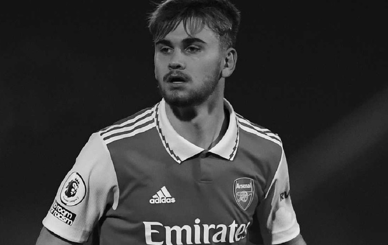 Un fost atacant al lui Arsenal a murit la 21 de ani, după ce s-a izbit de un zid în timpul unui meci: microbiștii cer schimbarea legii