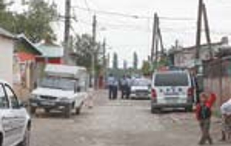 S-au omorat pentru un strop de noroi