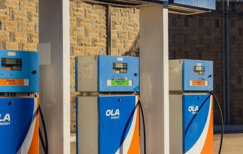 Motorina s-ar putea apropia de 12 lei pe litru. Ce presiuni pot scumpi transportul și produsele în România