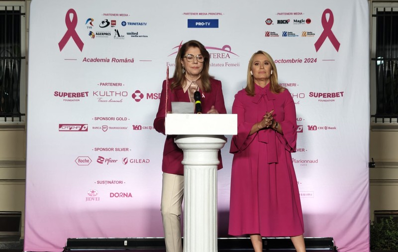 Academia Română, îmbrăcată în roz de Ziua Națională a luptei împotriva cancerului de sân