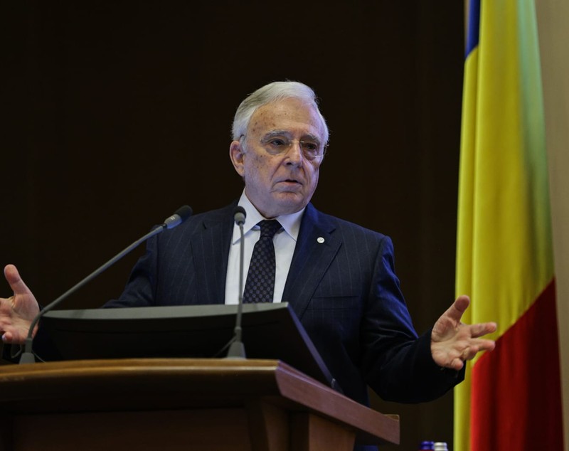 Mugur Isărescu, despre „ordonanța trenuleț”: Dacă nu era adoptată, „deficitul se ducea spre 10%”