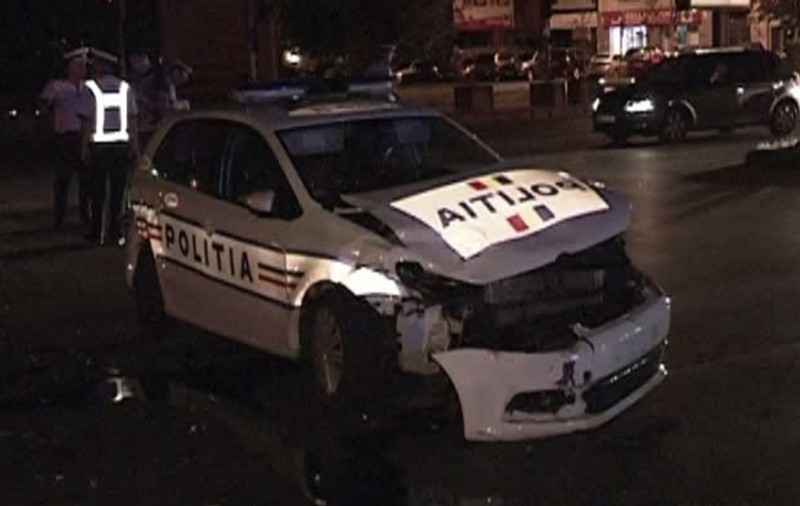 O mașină de poliție a produs un accident în sectorul 5. Care sunt acuzațiile martorilor