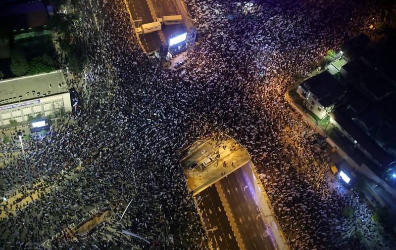 Proteste masive în Israel, pentru a 17-a săptămână la rând. Sute de mii de oameni, în stradă, împotriva reformei justiției