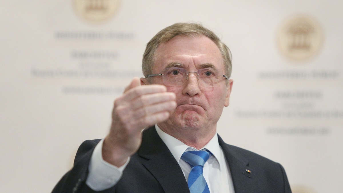 Augustin Lazăr a cerut suspendarea procedurii de revocare din funcția de procuror general