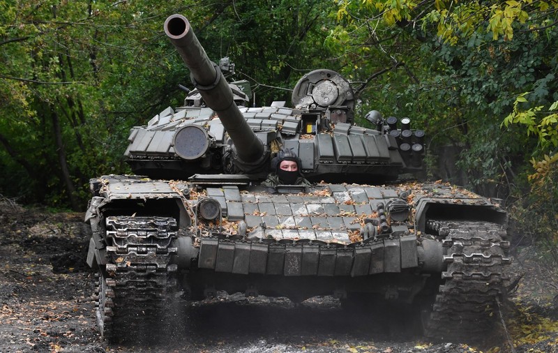 Raport: Armata rusă este slăbită de războiul din Ucraina, pierzând jumătate din tancurile sale moderne. Cum stau forțele Ucrainei și ale NATO