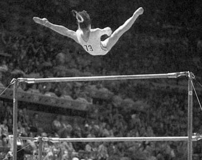 Imagini cu Nadia Comăneci în costum de gimnastică, la 50 de ani de când a obținut „10 perfect”, la Montreal