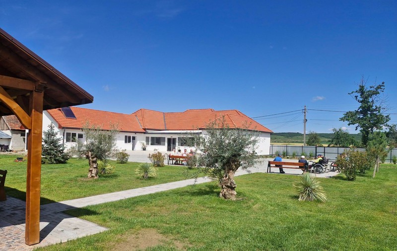 Fiica unui vârstnic cazat în azilele lui Viorel Pașca din Bihor: „Când îmi cerea să-l aduc acasă, i se lua telefonul” 