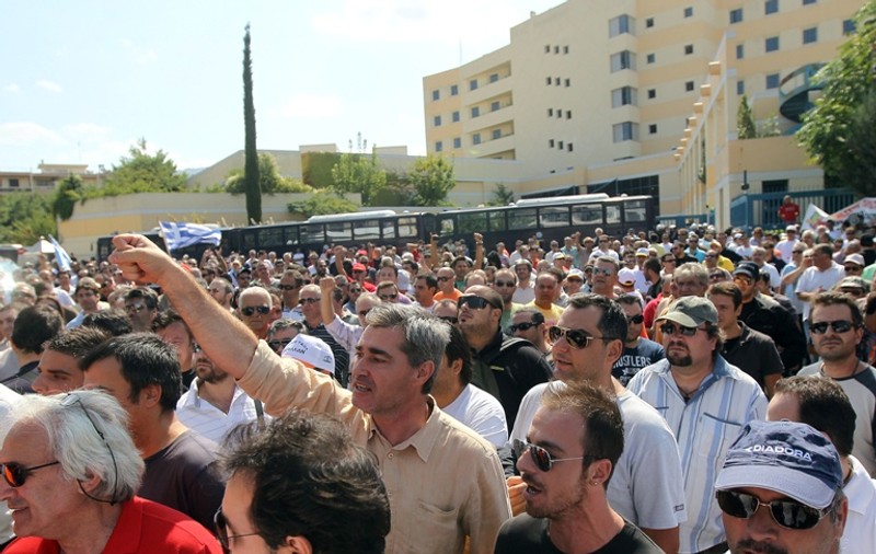 Sediile mai multor ministere din Atena, blocate de protestatari