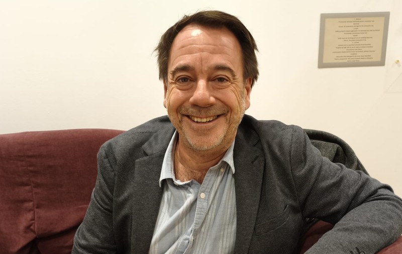 Michel Bussi, scriitor francez cu zeci de milioane de volume vândute: „Riscul ar fi să ne întoarcem la situația în care lectura și literatura sunt limitate la o clasă socială restrânsă” 