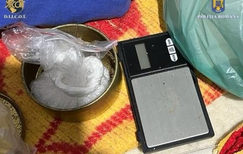 Doi bărbați din Bihor sunt cercetați după ce au dat gratuit droguri mai multor minori