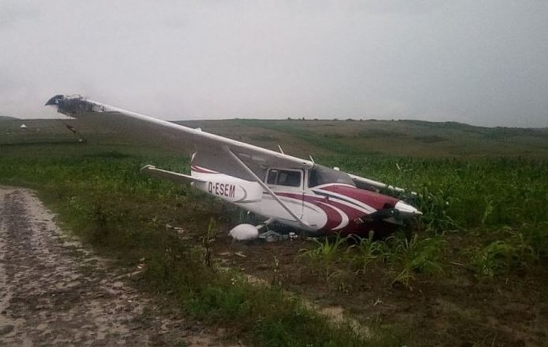 Un avion de mici dimensiuni s-ar fi prăbuşit lângă Bacău, dar aparatul nu a fost găsit. „Căutarea se va relua când vom primi noi date”