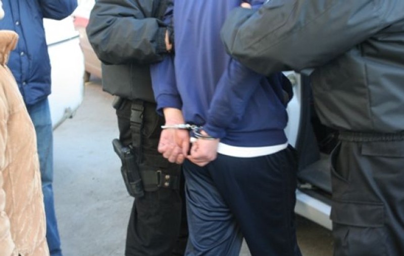 Polițist din Botoșani, înjunghiat de un tânăr. Agresorul a fost reținut
