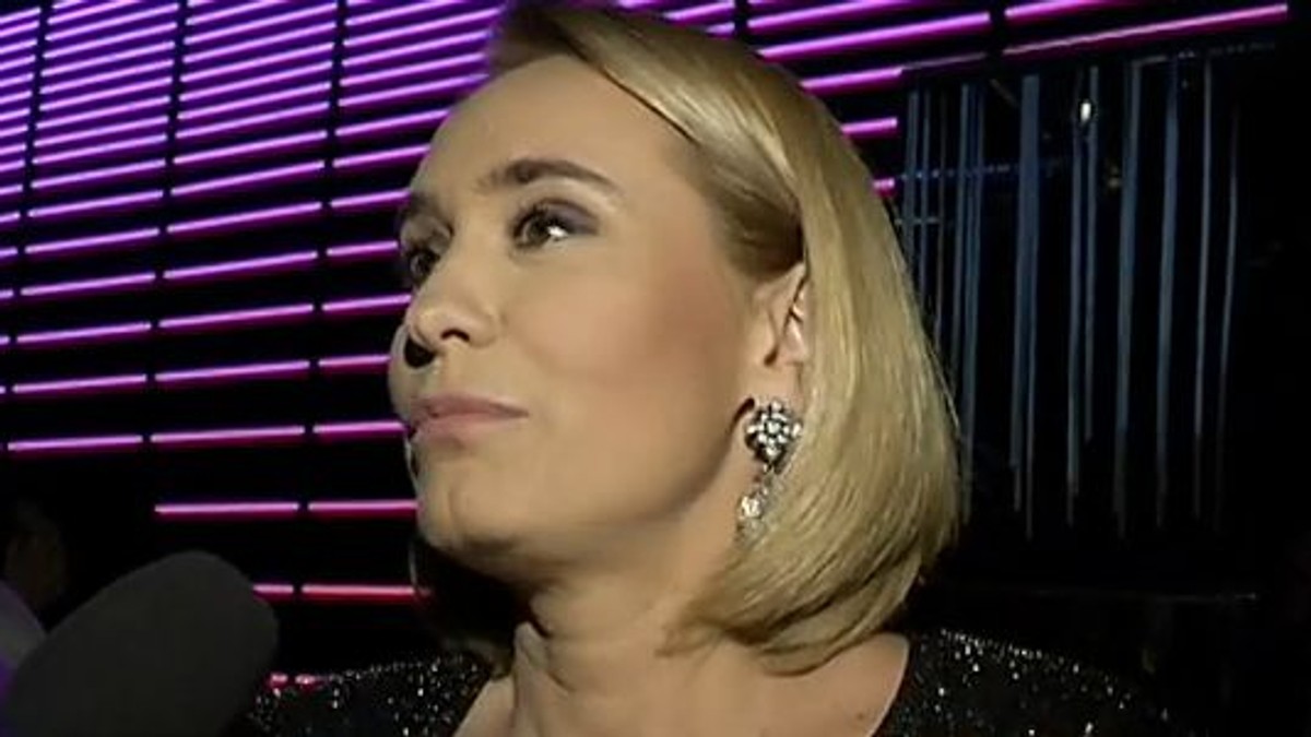 Andreeea esca, zâmbitoare în timpul unui interviu