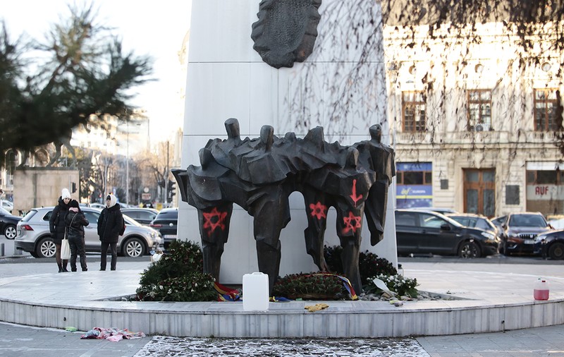 Monumente și biserici din centrul Capitalei, vandalizate cu graffiti cu steaua lui David și semne obscene. Făptașul a fost reținut