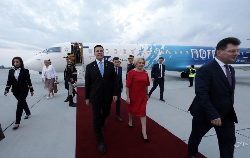 Viorica Dăncilă i-a uitat numele premierului estonian, în timpul conferinței comune; A fost ajutată de consilieri (VIDEO)