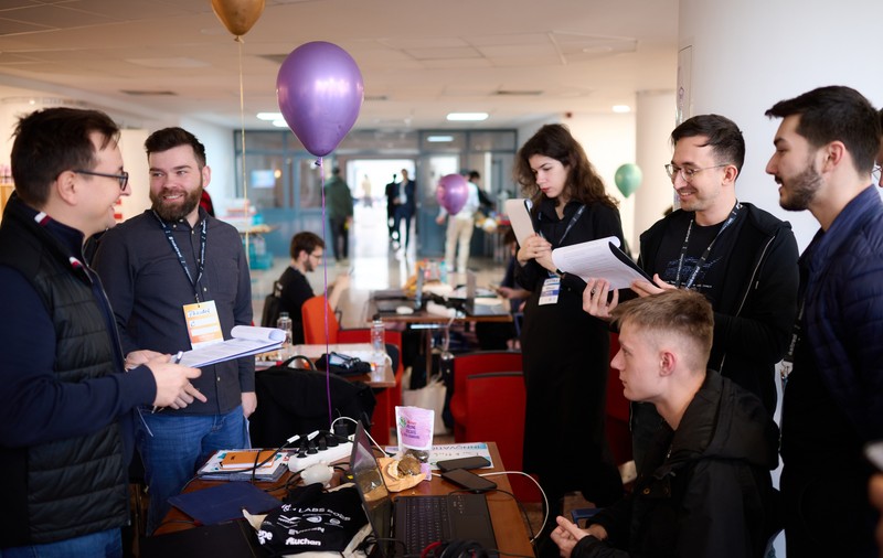 Innovation Labs 2026 începe cu cel mai mare hackathon național unde tinerii antreprenori își testează ideile de start-up