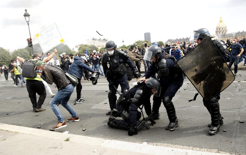 De ce a degenerat protestul cadrelor medicale de la Paris în lupte de stradă