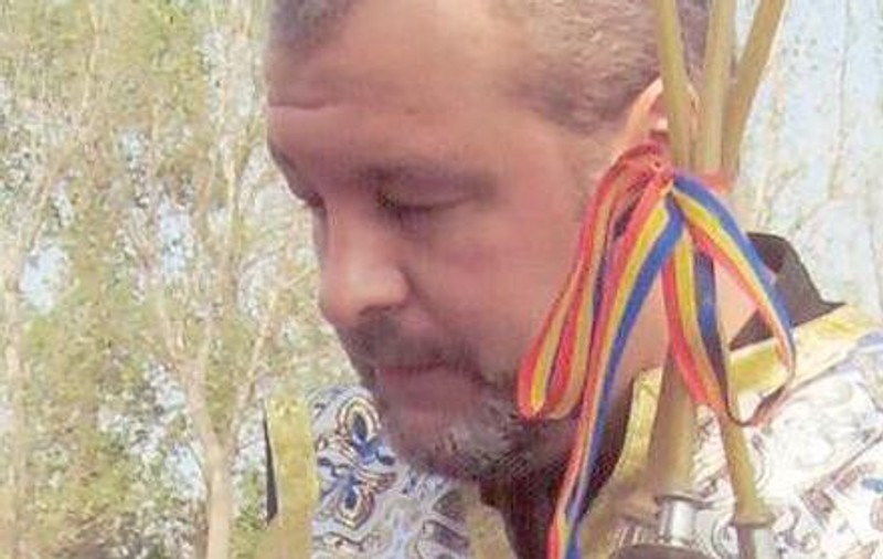 A îmbrăcat sutana de preot