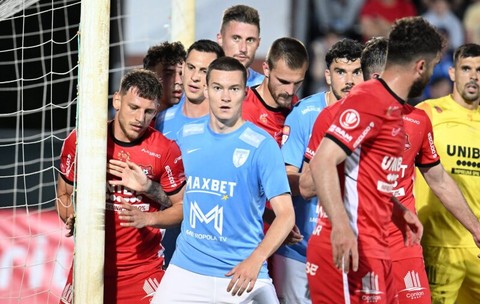 Surpriză uriașă în SuperLigă! Omul-retrogradare Dragoș Albu a semnat și e în lot pentru meciul de azi. Acum câteva zile era prezentat în liga a 5-a din Italia
